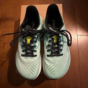 Altra Experience Flow Running Shoe